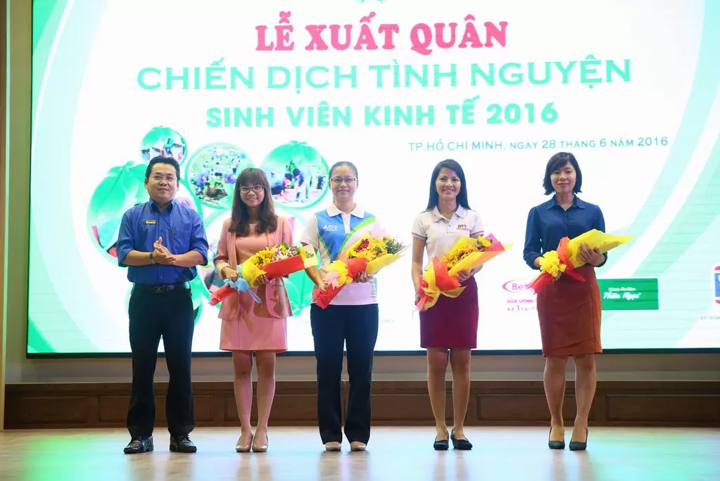le-xuat-quan-chien-dich-tinh-nguyen-sinh-vien-kinh-te-2016